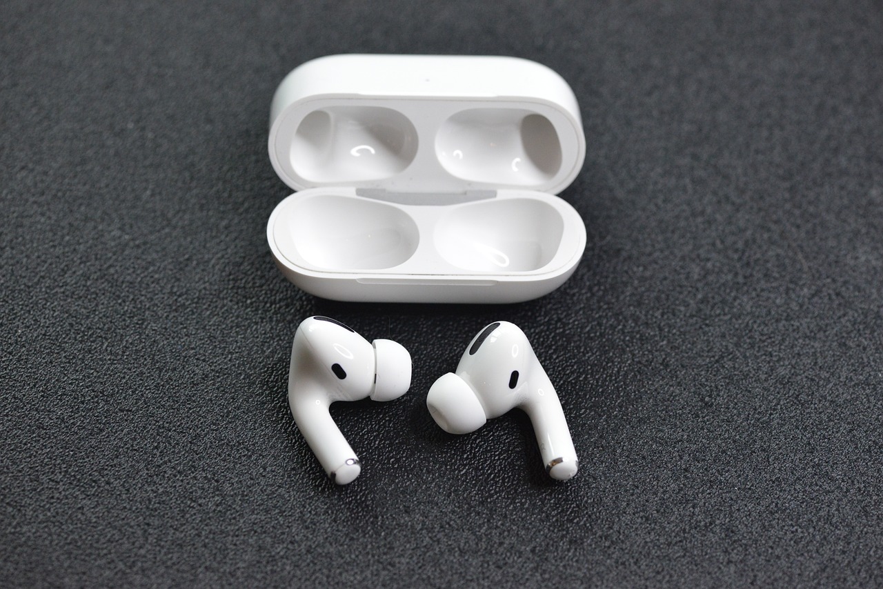 How To Get AirPods Out Of A Hard Case