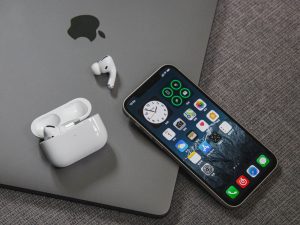 The different ways to turn off AirPods Pro