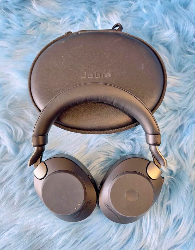 Jabra Evolve2 85 UC – Best Noise-Cancelling Headset for Call Center