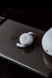Wireless earbuds